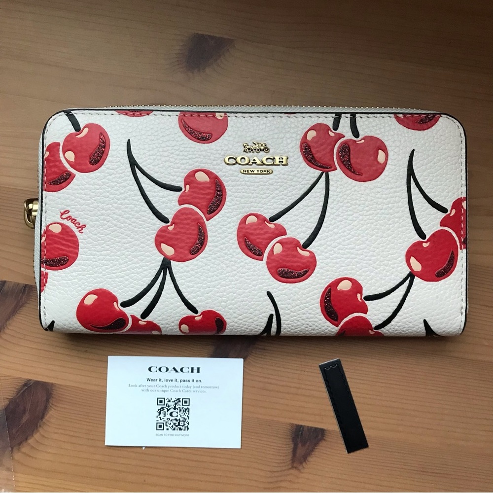 🍒 Coach Accordion Zip Wallet With Cherry Print